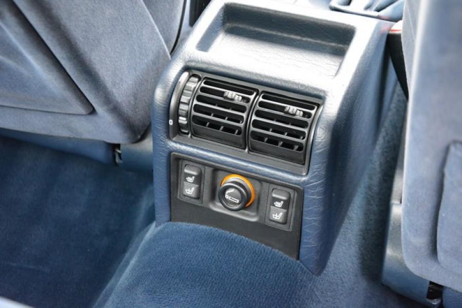 Детали интерьера BMW 740i (E32) 1992 года  (UK) (фото 166 из 170)